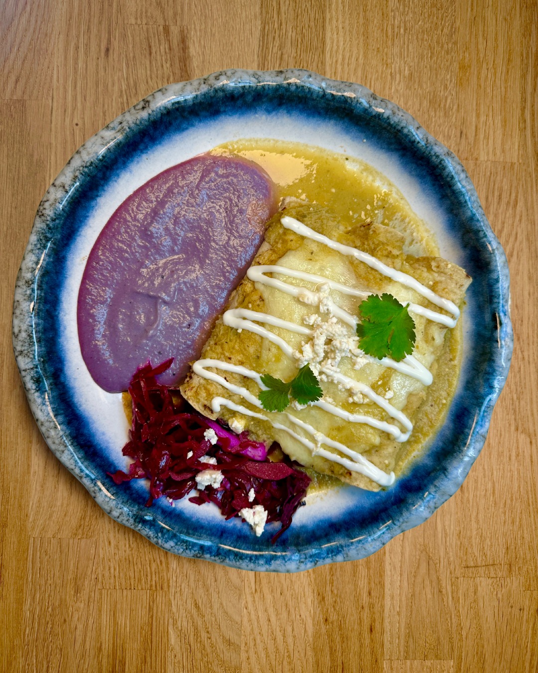 Enchiladas et purée de haricots violets